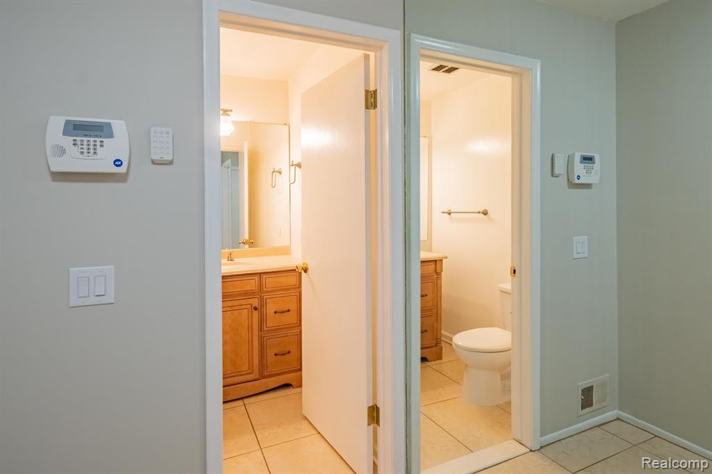 26746 SUMMERDALE Drive, Southfield, MI 48033 — Photo 7
