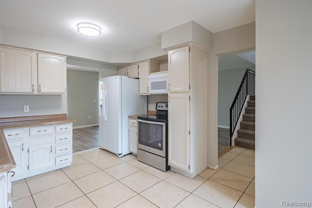 26746 SUMMERDALE Drive, Southfield, MI 48033 — Photo 13