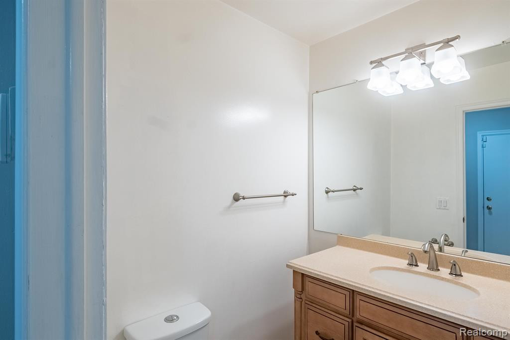 26746 SUMMERDALE Drive, Southfield, MI 48033 — Photo 15