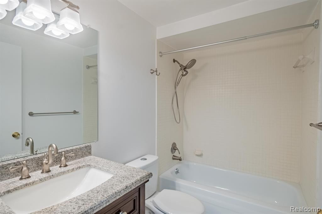 26746 SUMMERDALE Drive, Southfield, MI 48033 — Photo 18