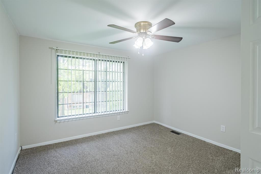 26746 SUMMERDALE Drive, Southfield, MI 48033 — Photo 20
