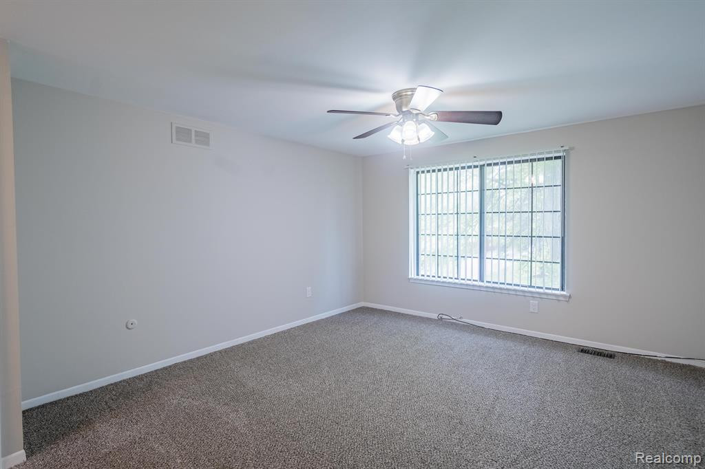 26746 SUMMERDALE Drive, Southfield, MI 48033 — Photo 22