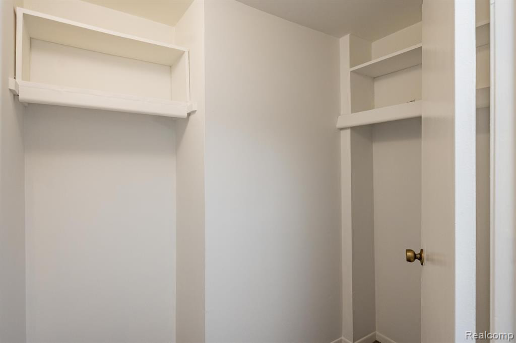 26746 SUMMERDALE Drive, Southfield, MI 48033 — Photo 24