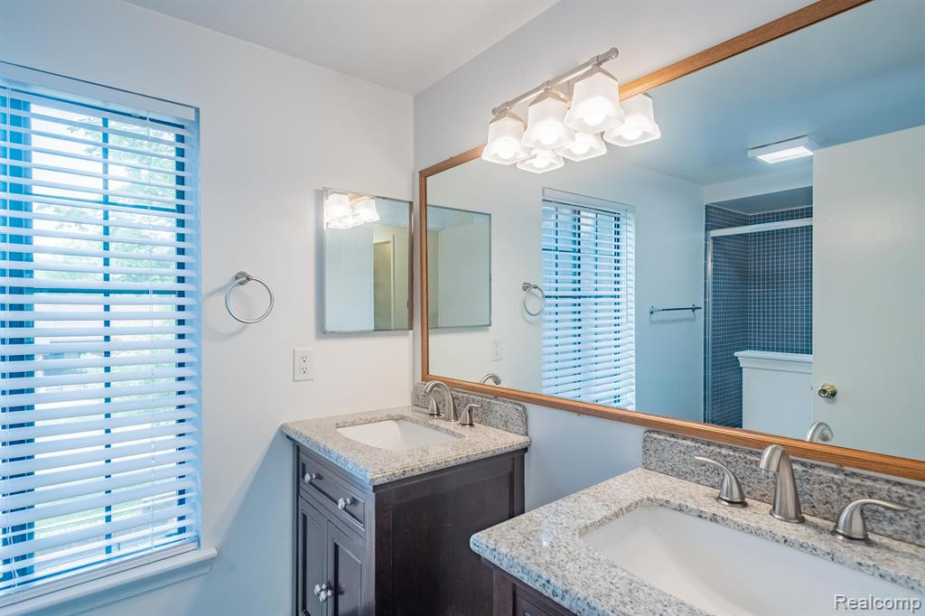 26746 SUMMERDALE Drive, Southfield, MI 48033 — Photo 25