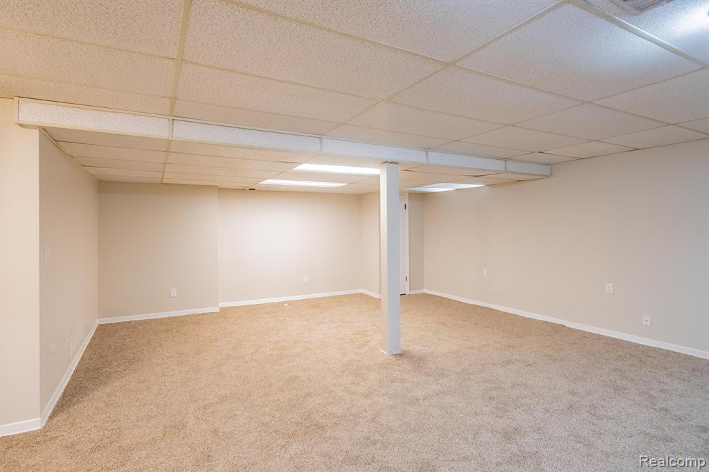 26746 SUMMERDALE Drive, Southfield, MI 48033 — Photo 28