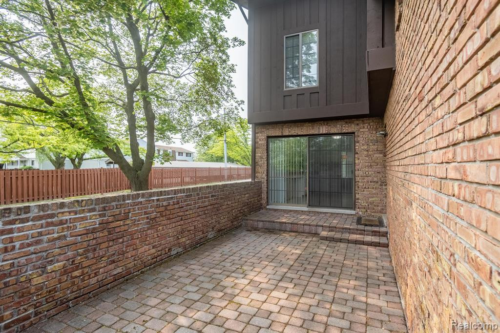 26746 SUMMERDALE Drive, Southfield, MI 48033 — Photo 34