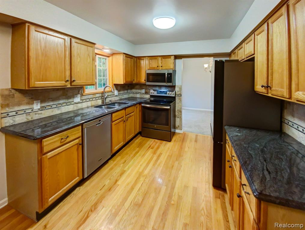 3198 HONEYSUCKLE Drive, Ann Arbor, MI 48103 — Photo 12