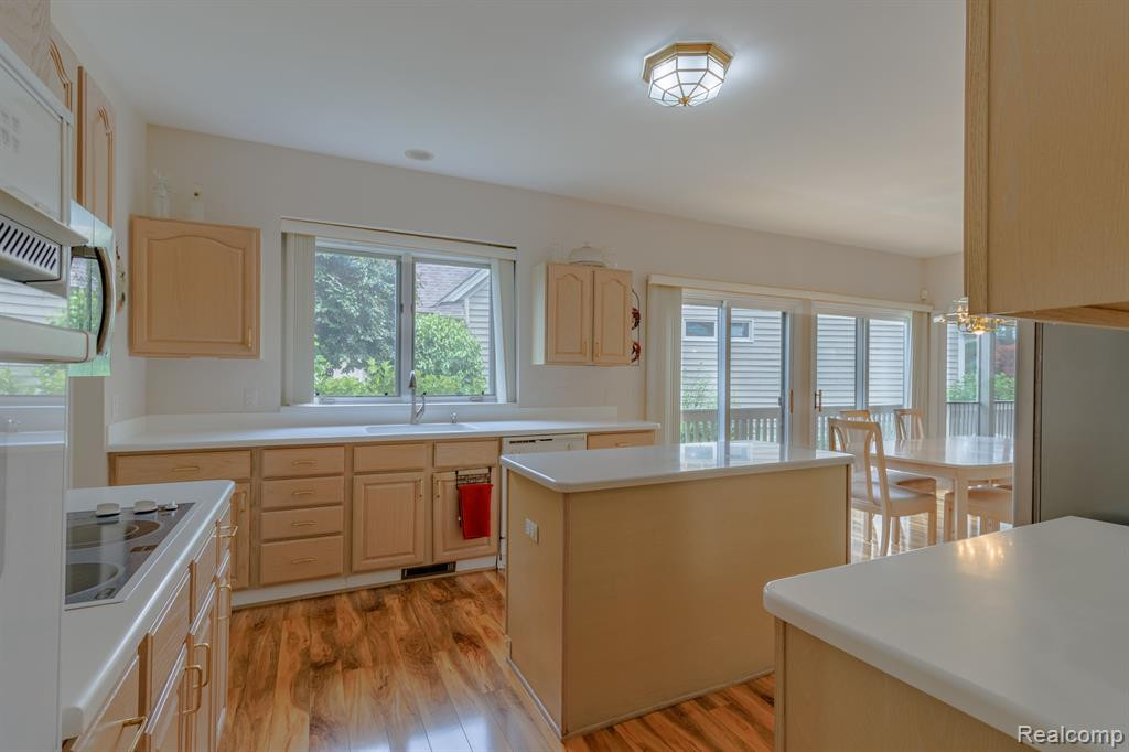 1897 STONEBRIDGE Drive N, Ann Arbor, MI 48108 — Photo 12