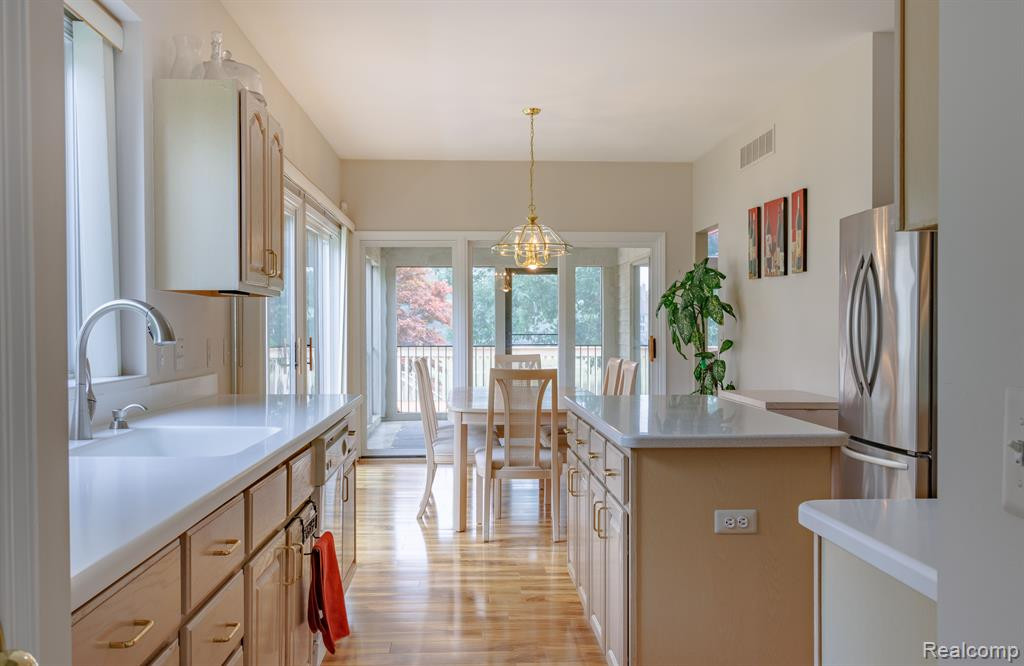 1897 STONEBRIDGE Drive N, Ann Arbor, MI 48108 — Photo 14