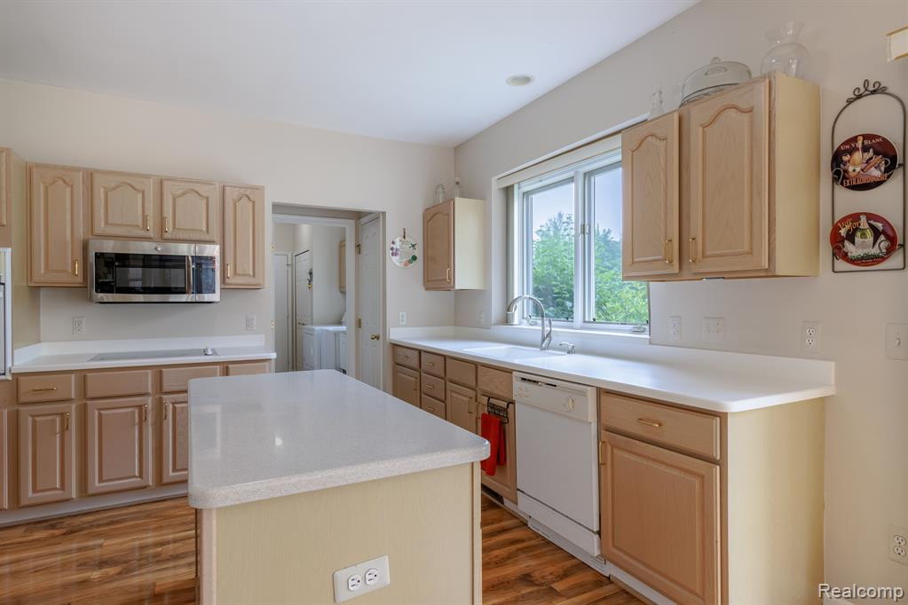 1897 STONEBRIDGE Drive N, Ann Arbor, MI 48108 — Photo 15