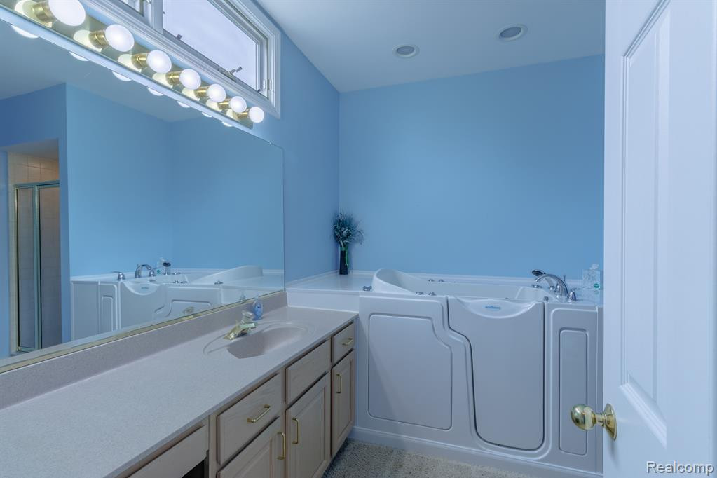 1897 STONEBRIDGE Drive N, Ann Arbor, MI 48108 — Photo 20