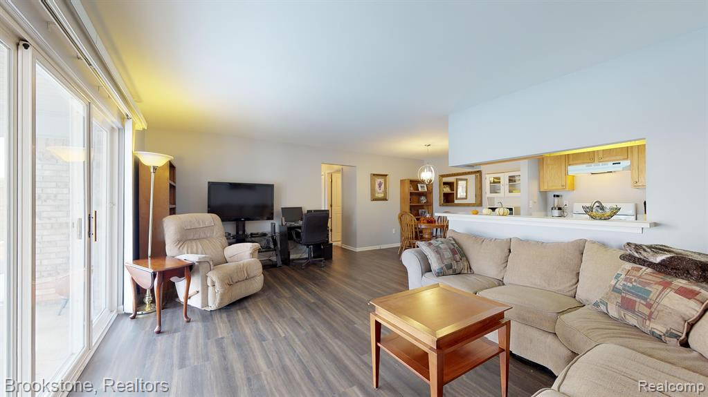48617 EDGEMONT Court, Shelby Twp, MI 48315 — Photo 2