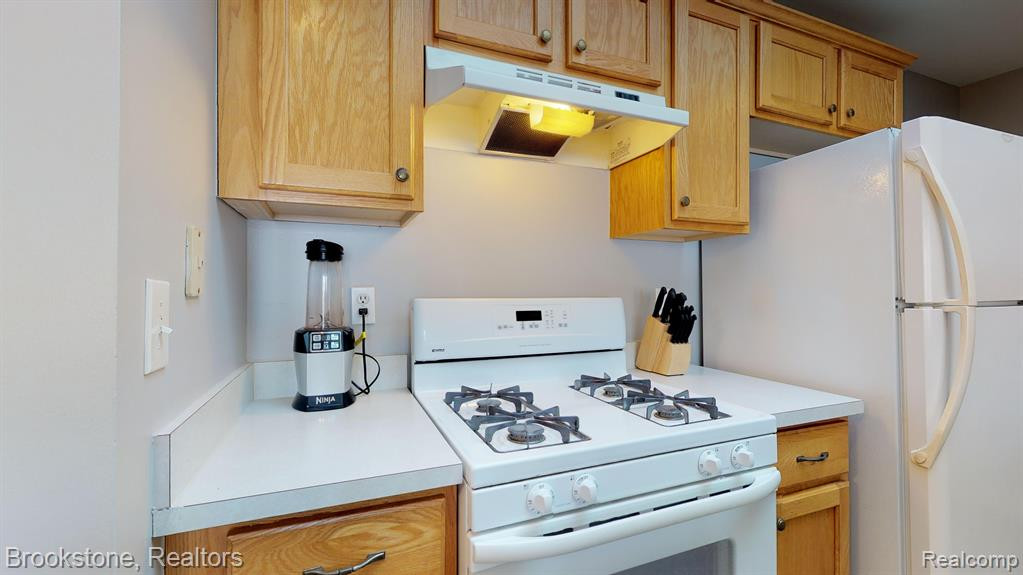 48617 EDGEMONT Court, Shelby Twp, MI 48315 — Photo 5