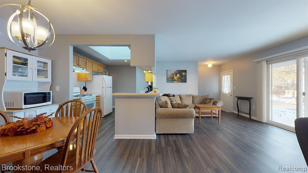 48617 EDGEMONT Court, Shelby Twp, MI 48315 — Photo 11
