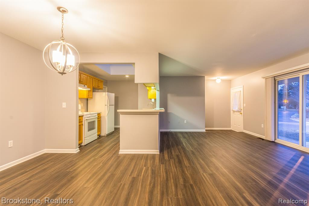 48617 EDGEMONT Court, Shelby Twp, MI 48315 — Photo 12