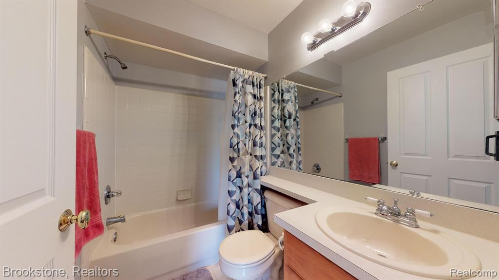 48617 EDGEMONT Court, Shelby Twp, MI 48315 — Photo 14