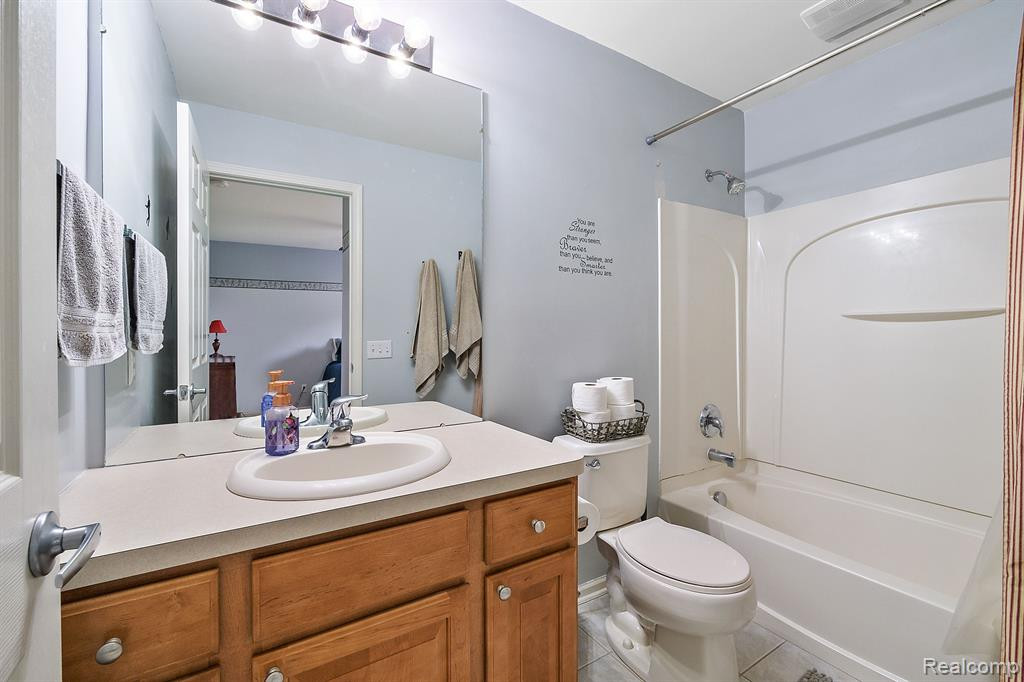 8830 LAKEWAY Court, Ypsilanti, MI 48197 — Photo 55