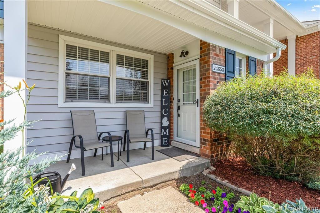 24653 OLDE ORCHARD Street, Novi, MI — Photo 2
