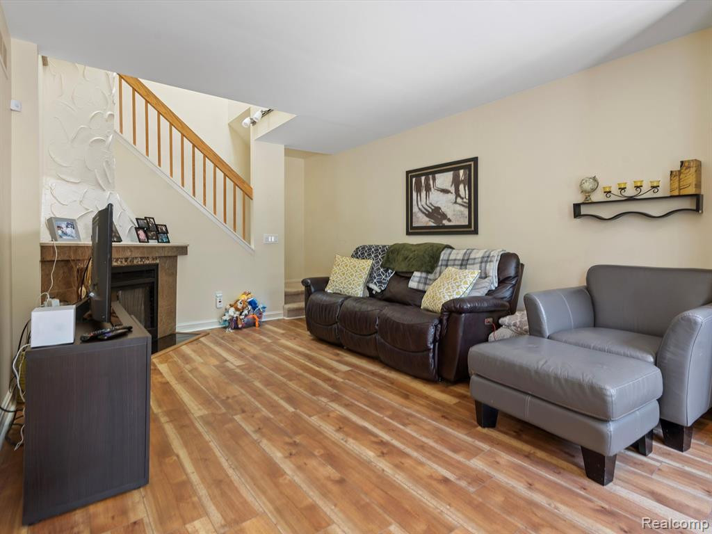 31176 COUNTRY Way, Farmington Hills, MI 48331 — Photo 6