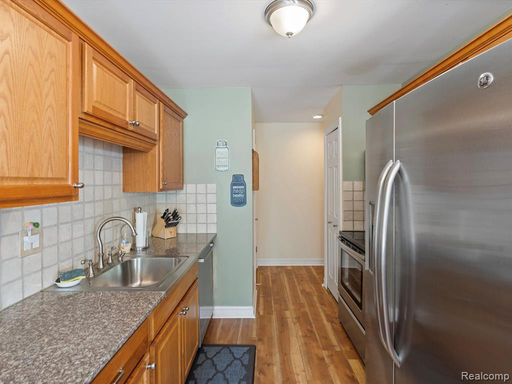 31176 COUNTRY Way, Farmington Hills, MI 48331 — Photo 9
