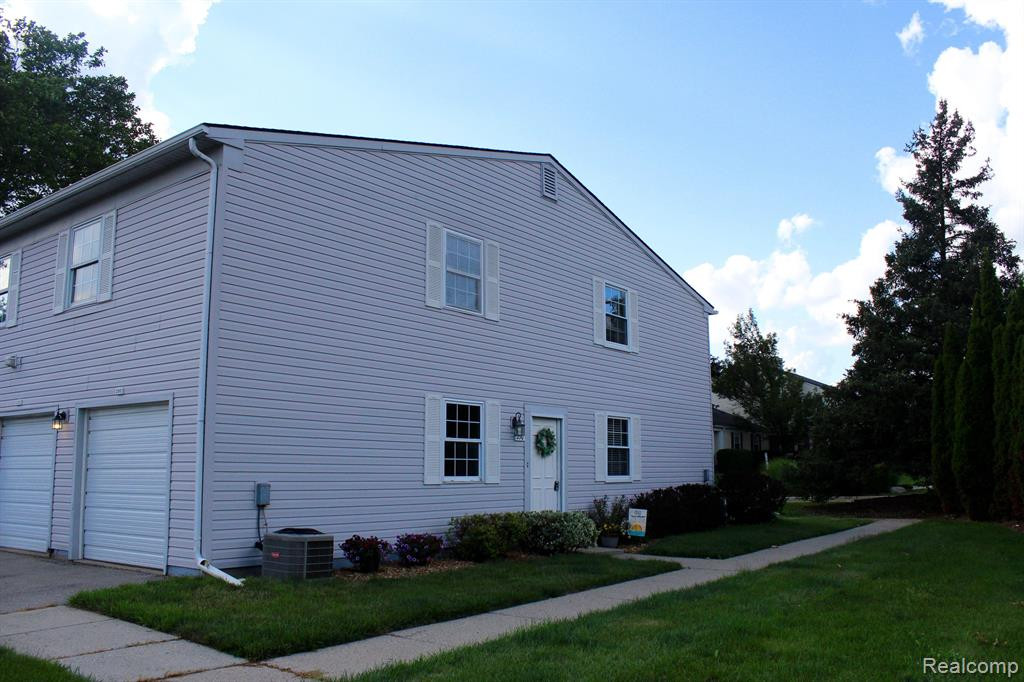 290 LAKE VILLAGE Drive, Walled Lake, MI 48390 — front exterior