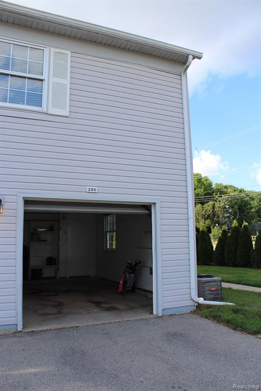 290 LAKE VILLAGE Drive, Walled Lake, MI 48390 — Photo 4