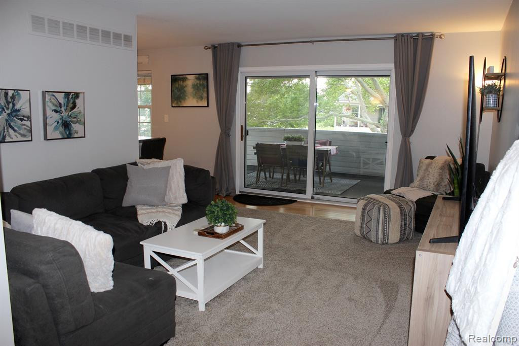 290 LAKE VILLAGE Drive, Walled Lake, MI 48390 — Photo 5