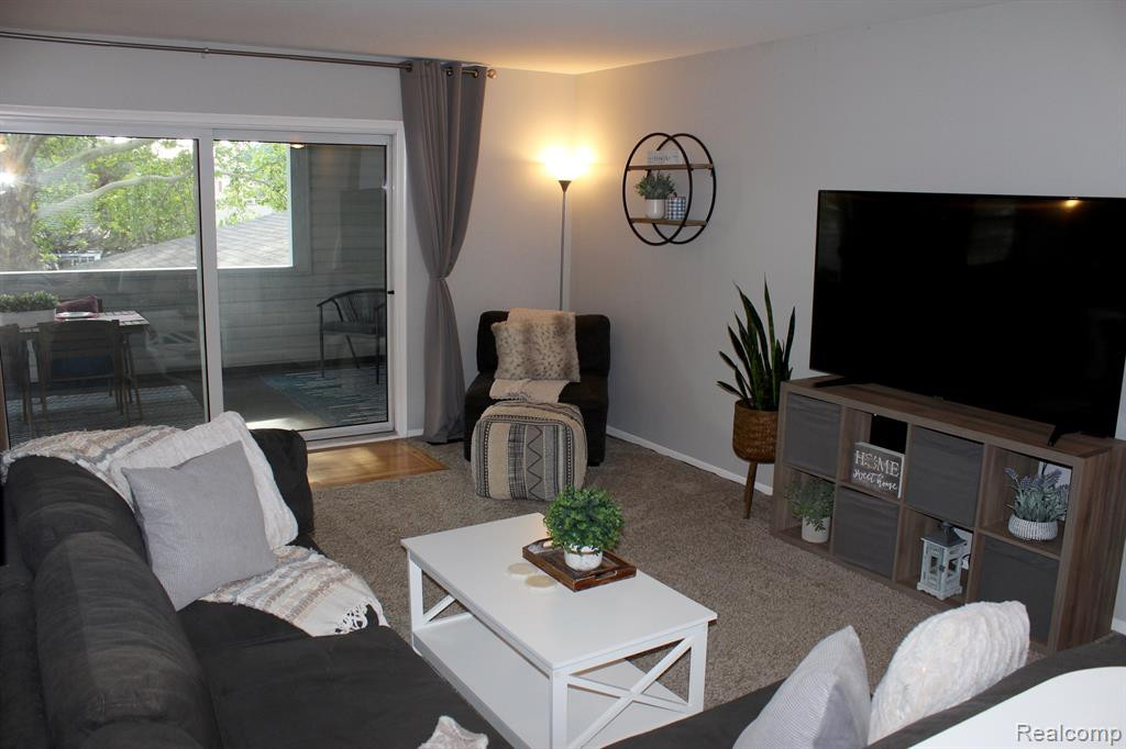 290 LAKE VILLAGE Drive, Walled Lake, MI 48390 — Photo 8
