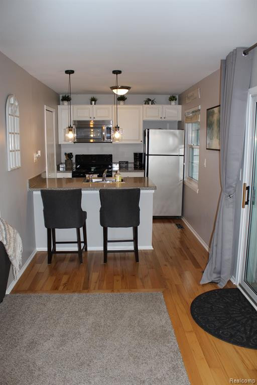 290 LAKE VILLAGE Drive, Walled Lake, MI 48390 — Photo 9