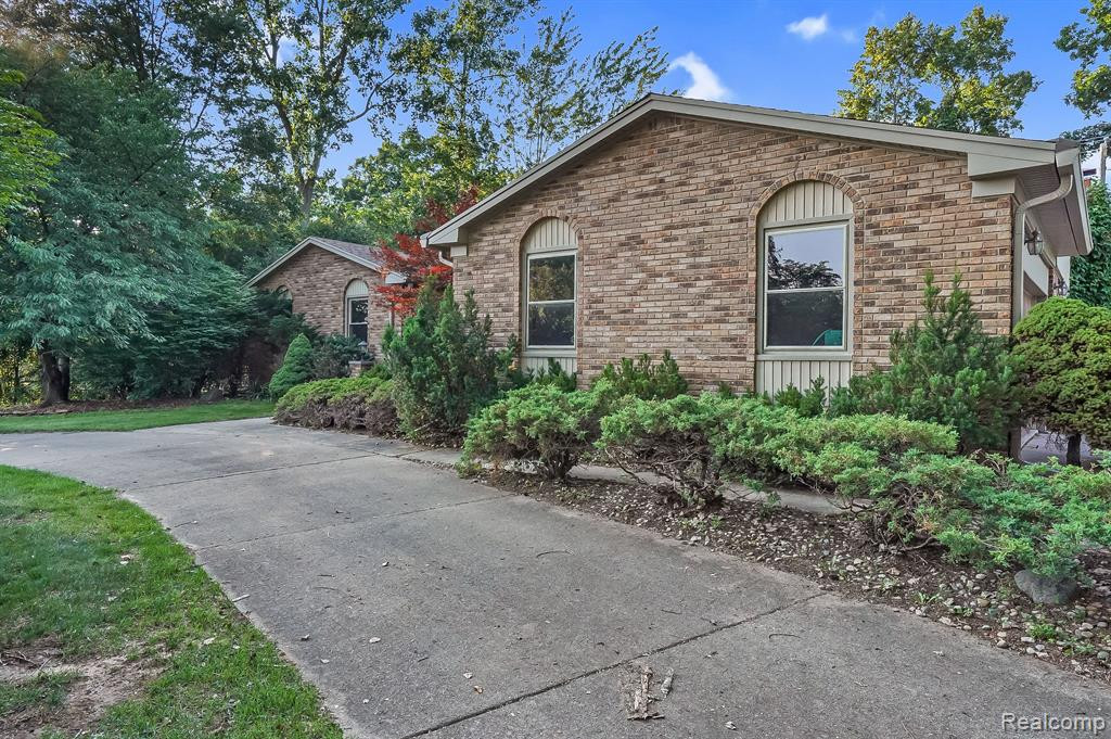 41488 BROQUET Drive, Northville, MI 48167 — Photo 2