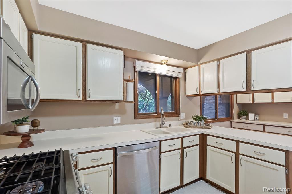 41488 BROQUET Drive, Northville, MI 48167 — Photo 13