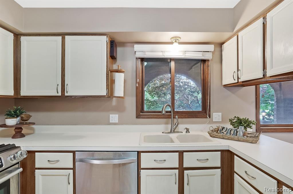41488 BROQUET Drive, Northville, MI 48167 — Photo 14