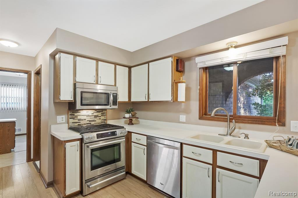 41488 BROQUET Drive, Northville, MI 48167 — Photo 15