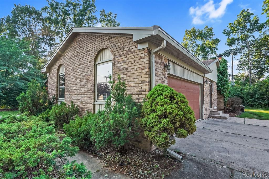 41488 BROQUET Drive, Northville, MI 48167 — Photo 46