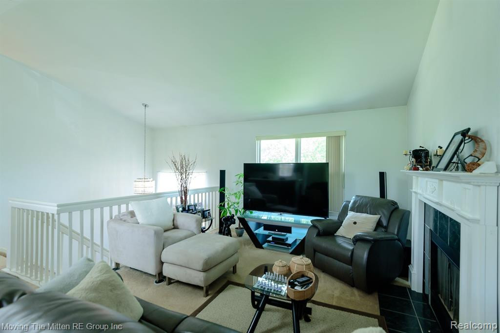 417 VICTORIAN Lane, Belleville, MI 48111 — Photo 3