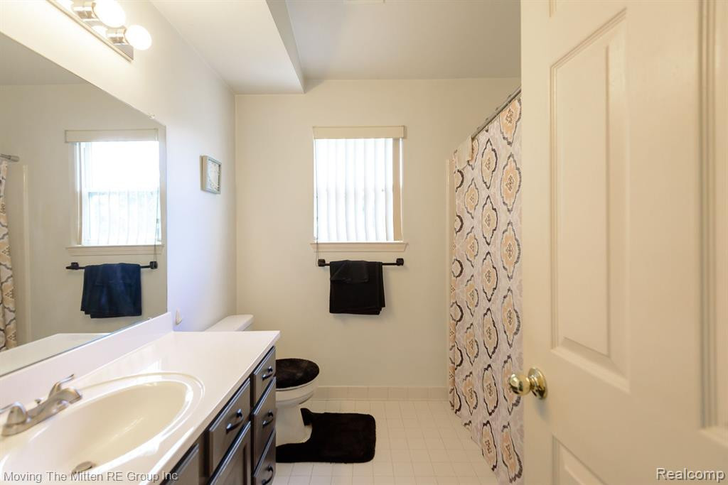 417 VICTORIAN Lane, Belleville, MI 48111 — Photo 18