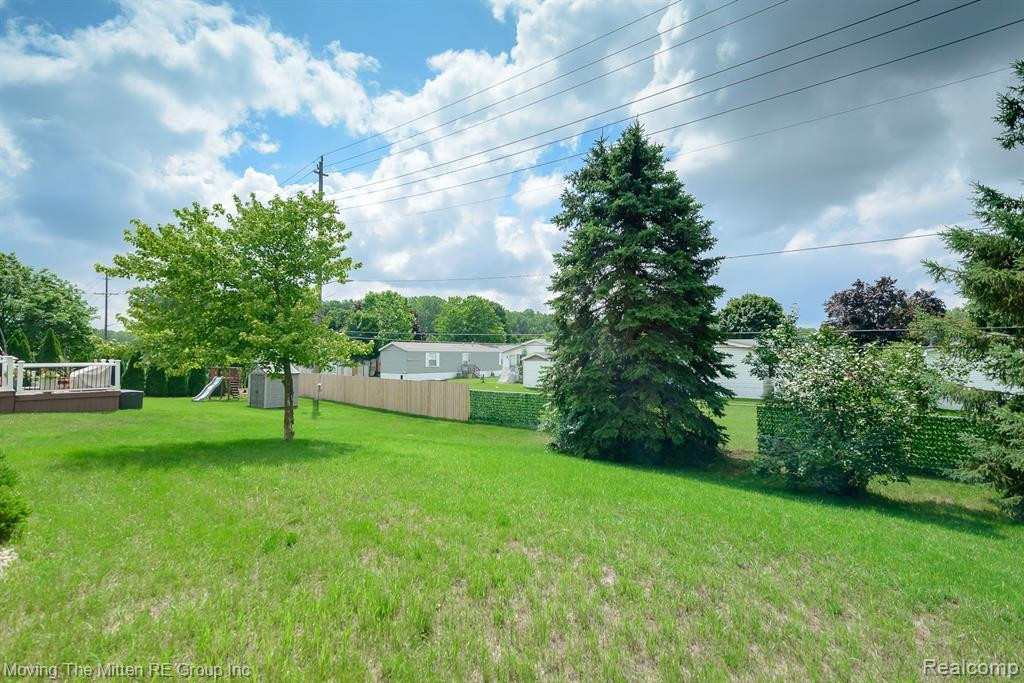 417 VICTORIAN Lane, Belleville, MI 48111 — Photo 28