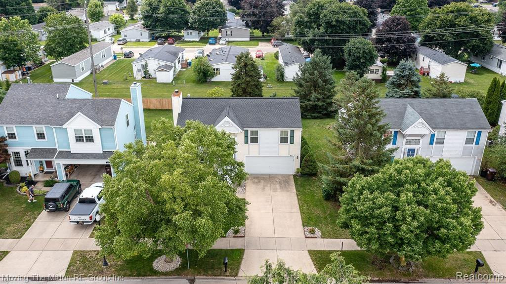 417 VICTORIAN Lane, Belleville, MI 48111 — Photo 35