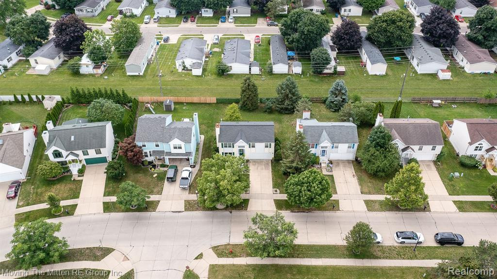 417 VICTORIAN Lane, Belleville, MI 48111 — Photo 36
