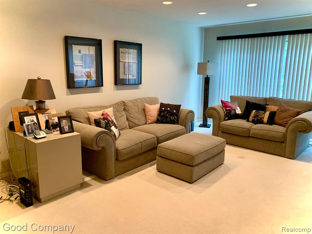 26698 SUMMERDALE Drive, Southfield, MI 48033 — Photo 2