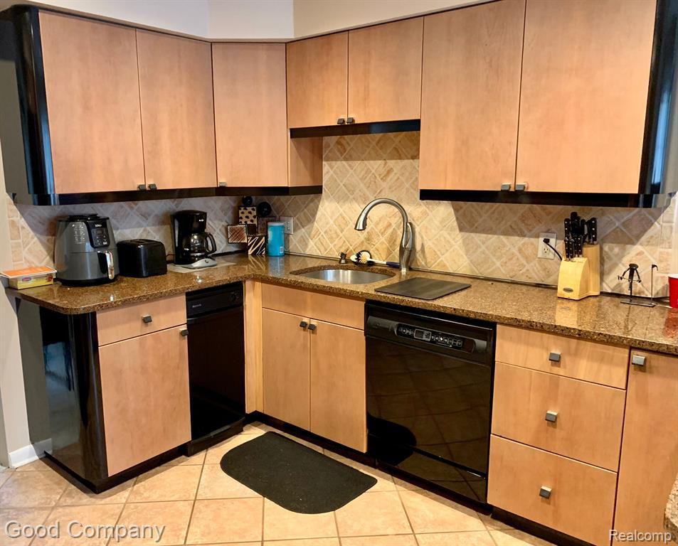 26698 SUMMERDALE Drive, Southfield, MI 48033 — Photo 4