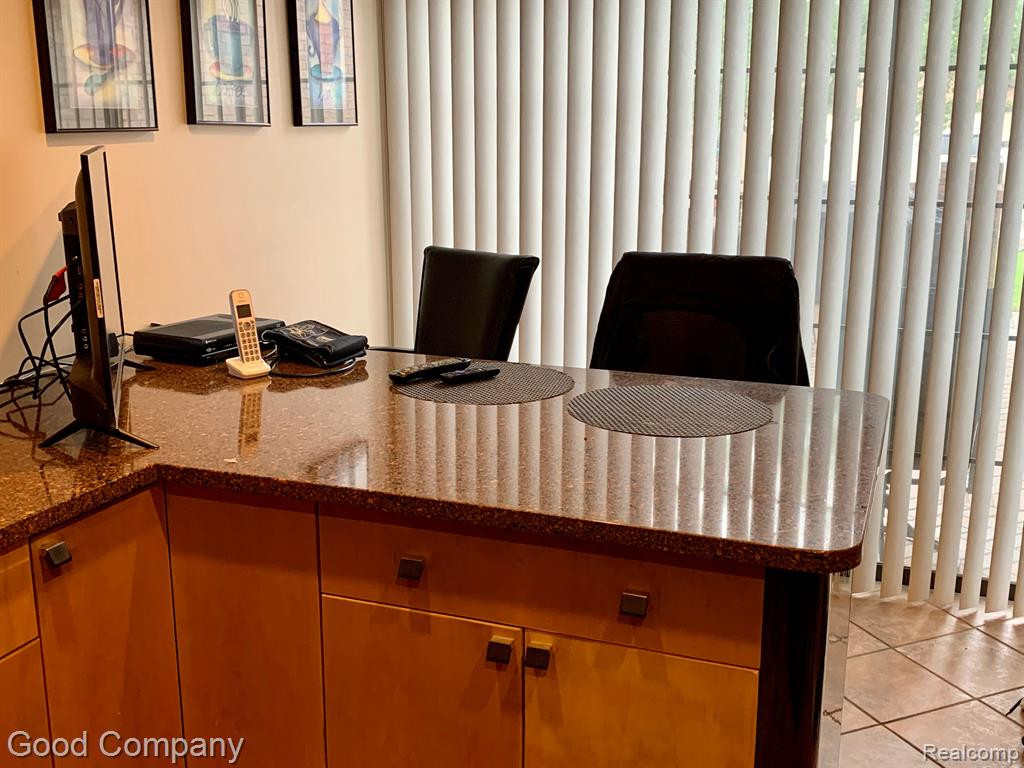 26698 SUMMERDALE Drive, Southfield, MI 48033 — Photo 6