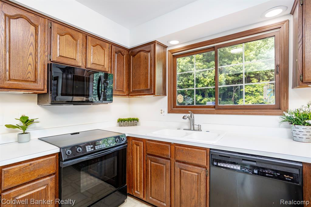 17816 Winchester Drive, Northville, MI 48168 — Photo 23
