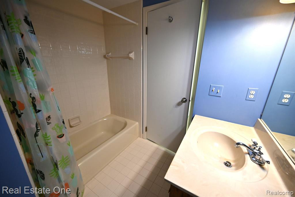 25050 SULLIVAN Lane, Novi, MI — Photo 17