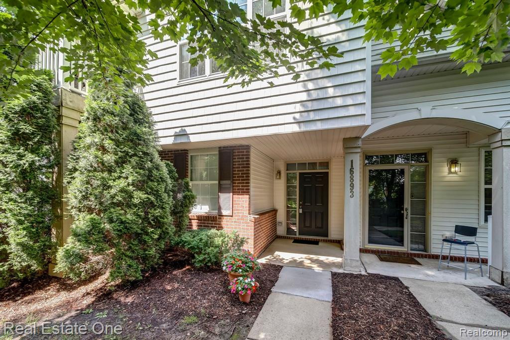 16893 HAWICK Lane, Romulus, MI 48174 — Photo 4