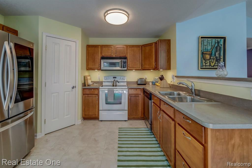 16893 HAWICK Lane, Romulus, MI 48174 — Photo 14