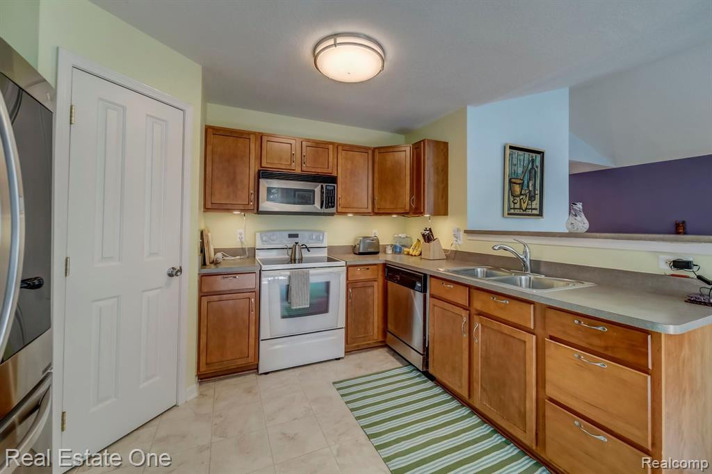 16893 HAWICK Lane, Romulus, MI 48174 — Photo 15