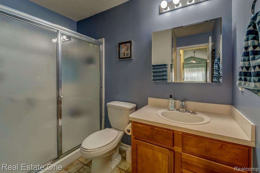 16893 HAWICK Lane, Romulus, MI 48174 — Photo 23