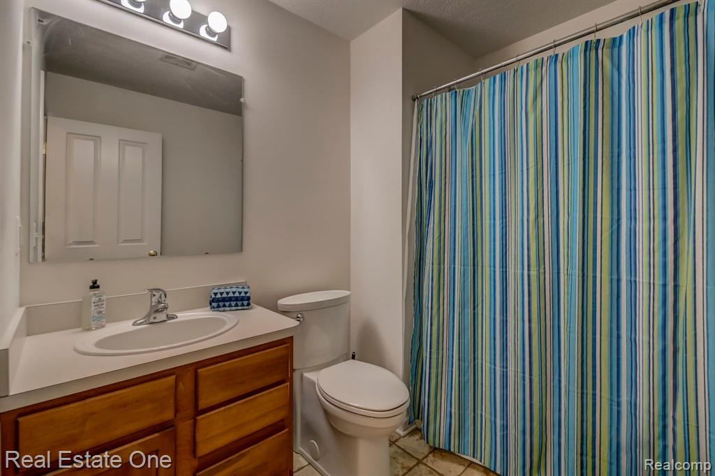 16893 HAWICK Lane, Romulus, MI 48174 — Photo 27