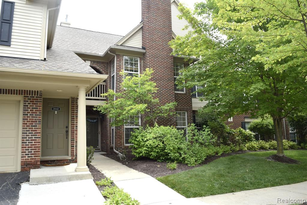 28138 CARLTON WAY Drive, Novi, MI 48377 — Photo 2